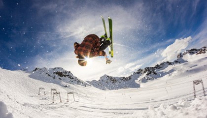 科罗拉多急流队出售10号核心球员，开启球衣回收计划助球迷过渡