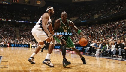 老鹰客场惊魂险胜灰熊，约翰逊全能数据力压莫兰特关键助攻